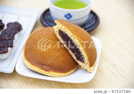 緑茶と団子(粒あん)とどら焼き 緑茶と団子(粒あん)とどら焼き 67537580