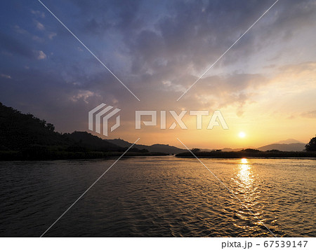 台湾・日月潭の夕暮れ Sun Moon Lake at dusk, Taiwan 67539147
