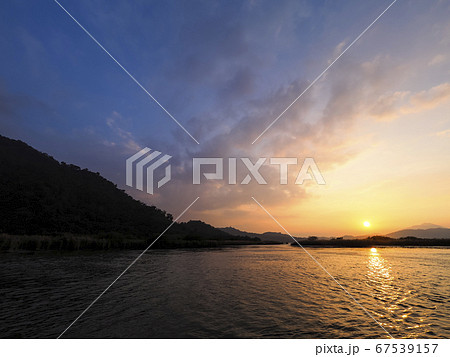 台湾・日月潭の夕暮れ Sun Moon Lake at dusk, Taiwan 台湾・日月潭の夕暮れ Sun Moon Lake at dusk, Taiwan 67539157