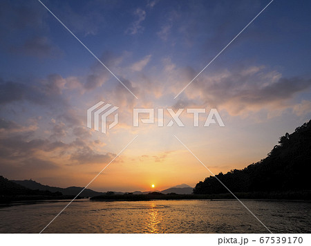 台湾・日月潭の夕暮れ Sun Moon Lake at dusk, Taiwan 67539170