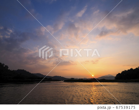 台湾・日月潭の夕暮れ Sun Moon Lake at dusk, Taiwan 67539175