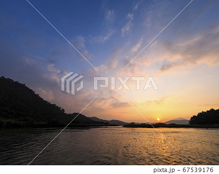 台湾・日月潭の夕暮れ Sun Moon Lake at dusk, Taiwan 67539176