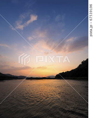台湾・日月潭の夕暮れ Sun Moon Lake at dusk, Taiwan 67539196