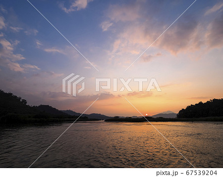 台湾・日月潭の夕暮れ Sun Moon Lake at dusk, Taiwan 67539204