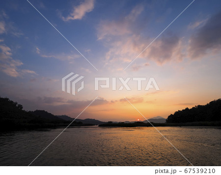 台湾・日月潭の夕暮れ Sun Moon Lake at dusk, Taiwan 67539210