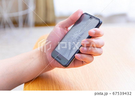 ガラス割れ　スマホ　故障　 67539432