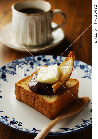 あんバタートーストとコーヒー 67539482