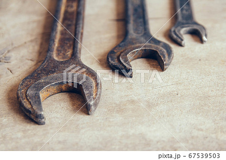 Different old wrenches on a wooden background and copy space. Top view Different old wrenches on a wooden background and copy space. Top view 67539503