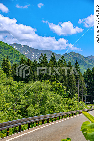 土樽 毛渡沢付近の景色 新緑のころ 新潟県湯沢町 土樽 毛渡沢付近の景色 新緑のころ 新潟県湯沢町 67543855