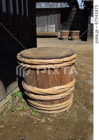 木製の樽 67543875