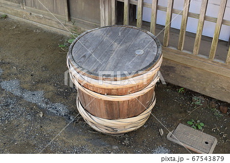 木製の樽 木製の樽 67543879
