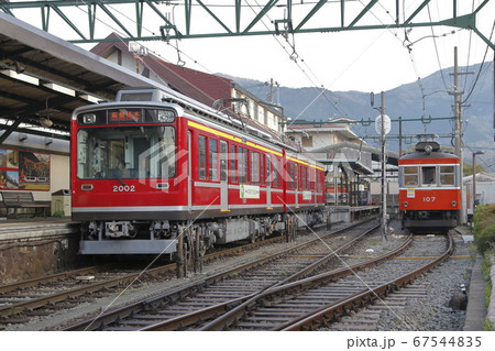 箱根登山鉄道 強羅駅 2000系とモハ107 箱根登山鉄道 強羅駅 2000系とモハ107 67544835