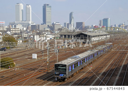 あおなみ線　1000形　名駅ビル群をバックに 67544843