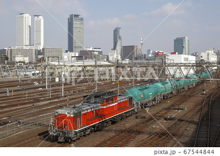 DD51 899　貨物　名駅ビル群をバックに 67544844