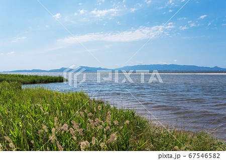 爽やかな中海　飯梨川河口の風景　清潔感のある癒やし写真 67546582