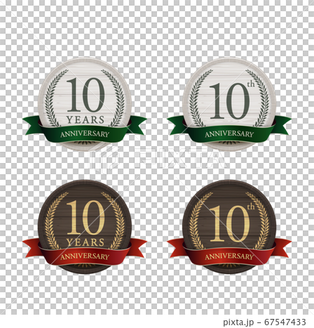 10周年を記念した、白と黒の丸い木製樽型バッジのセット 67547433