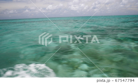 久米島のはての浜の海 67547794