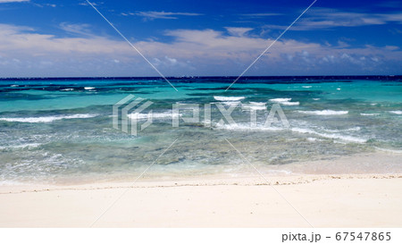 久米島のはての浜の海 67547865