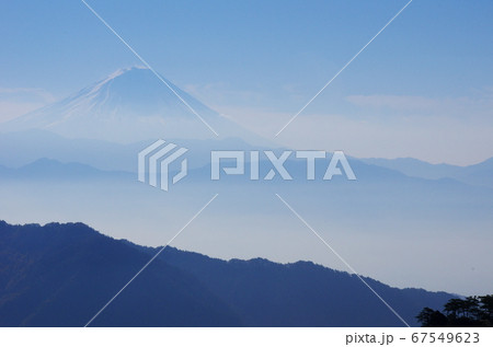 昇仙峡ロープウェイ山頂パノラマ台駅付近から富士山を望む 昇仙峡ロープウェイ山頂パノラマ台駅付近から富士山を望む 67549623