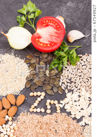 Inscription Zn with healthy eating containing vitamins Inscription Zn with healthy eating containing vitamins 67549927