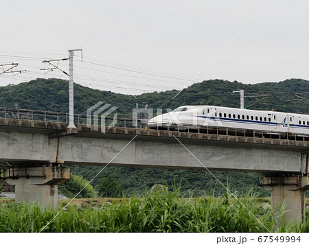 山陽新幹線千種川橋梁を渡るN700系のぞみ 67549994