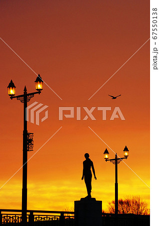 感動的な幣舞橋の朝 67550138