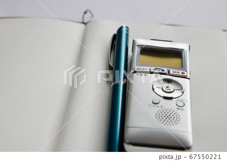 icレコードと筆記用具 67550221