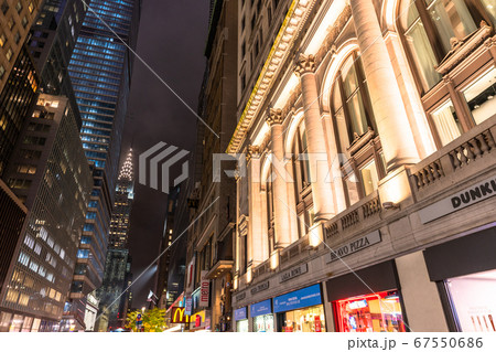 《ニューヨーク》マンハッタン・クライスラービルの夜景 《ニューヨーク》マンハッタン・クライスラービルの夜景 67550686