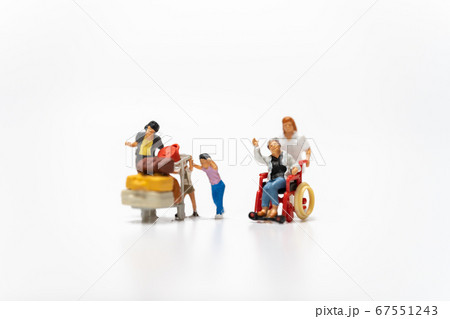 旅行者＿イメージ素材 67551243