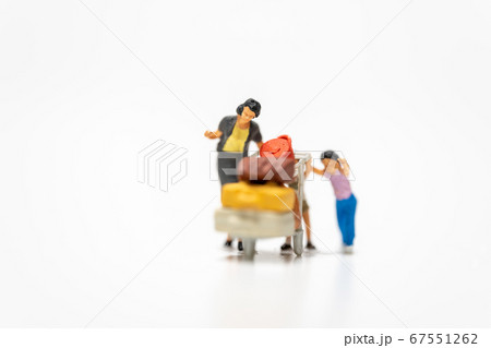 旅行者＿イメージ素材 67551262