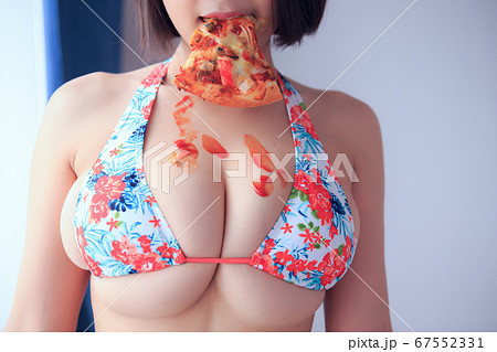 Bikini Pizza