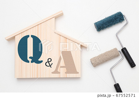 住宅の外壁塗装のQ&A(住宅と塗装ローラー) 住宅の外壁塗装のQ&A(住宅と塗装ローラー) 67552571