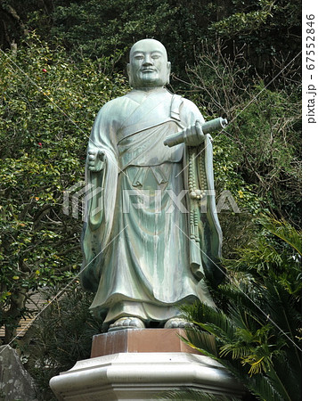 藤沢市の龍口寺にある日蓮大聖人像 67552846