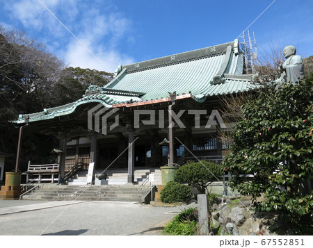 藤沢市の龍口寺（大本堂・日蓮大聖人像） 67552851