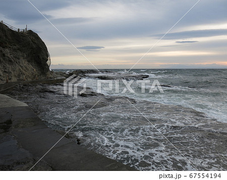 江の島 稚児ヶ淵の夕景 江の島 稚児ヶ淵の夕景 67554194