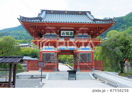 【西国三十三所】第二十三番　勝尾寺の仁王門と梅雨空　大阪府箕面市 67556256