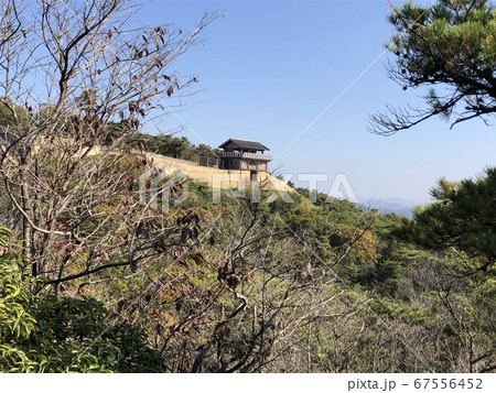 《鬼城山　鬼ノ城（岡山県　総社市）西門跡　学習広場（展望デッキ）より 67556452