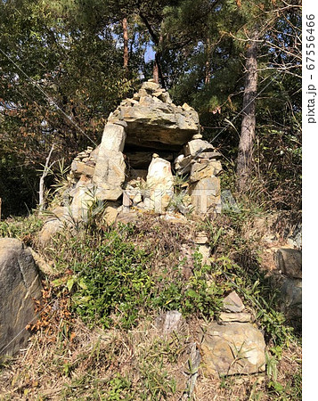 《鬼城山 鬼ノ城(岡山県 総社市)西門跡 石祠》 《鬼城山 鬼ノ城(岡山県 総社市)西門跡 石祠》 67556466