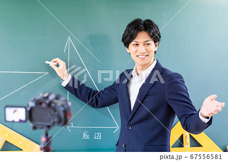 教室でオンライン授業の撮影 教室でオンライン授業の撮影 67556581