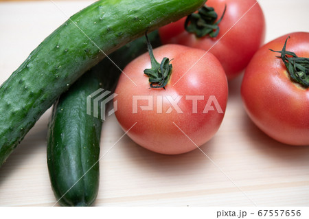 夏野菜 トマト 胡瓜の写真素材