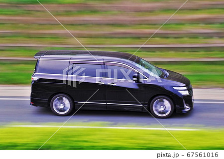 自動車イメージ　日産車　グリーンバック 67561016