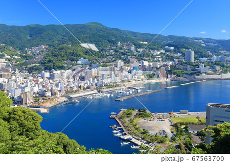 【静岡県】熱海温泉街の風景 67563700