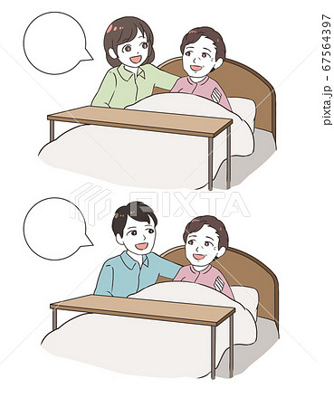 ベッドで老齢女性を介護する(吹き出し) 67564397