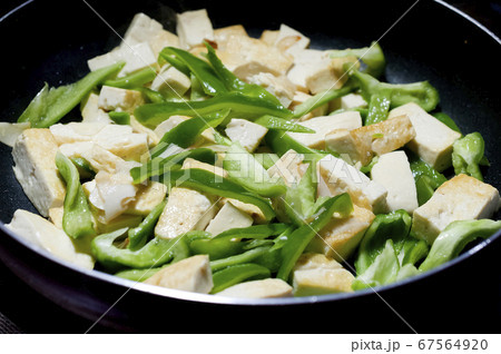 島豆腐とピーマンの炒め物 67564920