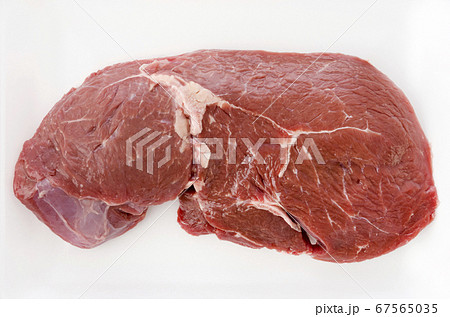 牛モモ肉ブロック（生肉） 67565035