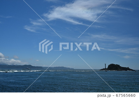 鳴門海峡の渦潮　潮の満ち引き 67565660