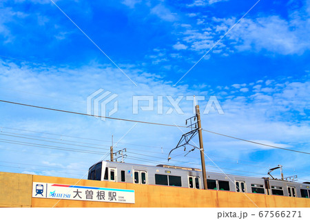 名古屋市、大曽根駅を発車する名鉄電車の風景 名古屋市、大曽根駅を発車する名鉄電車の風景 67566271
