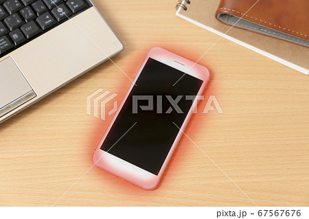 スマホが熱いイメージ　熱暴走 67567676