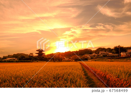 法起寺と夕焼け(奈良県生駒郡斑鳩町) 法起寺と夕焼け(奈良県生駒郡斑鳩町) 67568499