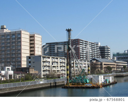 汐浜運河の作業船 67568801